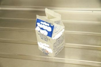 牛乳パックを使用した水切り道具