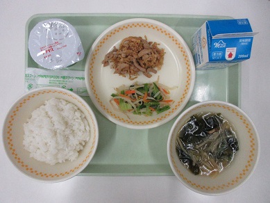 ・牛乳・ご飯・ビビンバの具(肉)・ビビンバの具(ナムル)・春雨スープ・ヨーグルト
