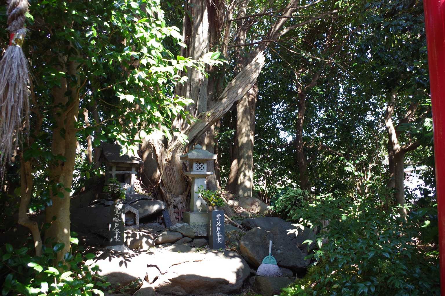 虚空蔵社古墳内の神社