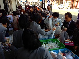 お～それ宮での販売の様子