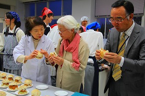 試食の様子