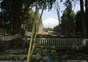 遥拝所から望む富士山