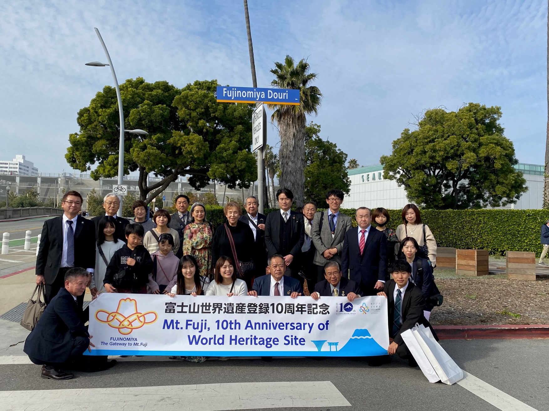 市役所に隣接する通り“Fujinomiya Douri”