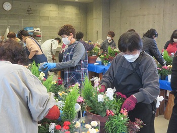 寄せ植え教室の様子