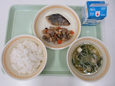 ・牛乳　・ご飯　・鰆の西京焼き　・五目豆　・水菜と豆腐のすまし汁