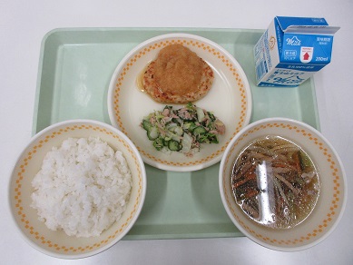 ・牛乳　・ご飯　・ハンバーグおろしソースかけ　・野菜とツナのかおり和え　・沢煮椀
